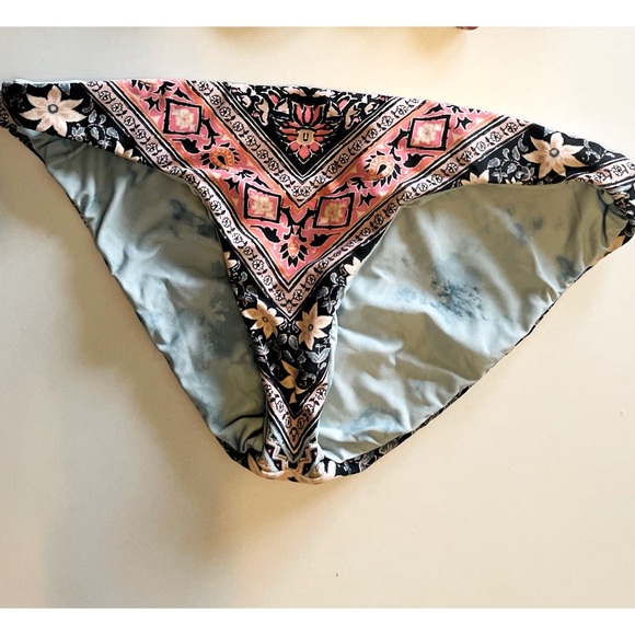 Billabong bikini set “reversible “ - Picture 4 of 5